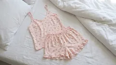 Quantas noites você pode usar pijamas antes de lavá-los: nós lhe damos a resposta exata