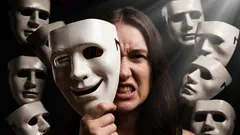 Como tirar a máscara de uma pessoa: 7 técnicas que revelam quem ela realmente é