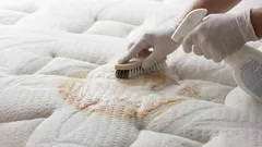 Como limpar facilmente manchas do colchão sem lavagem a seco: dicas úteis